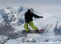 Snowboard and Ski Switzerland by Train Ski oberammergau by train (c) Nic Oatridge