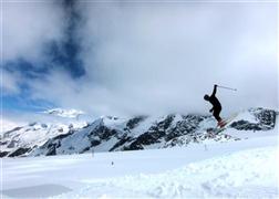 Snowboard and Ski lauterbrunnen (c) Nic Oatridge