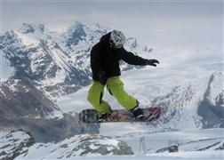 Snowboard and Ski bumbach (c) Nic Oatridge